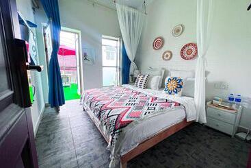 מלון דירות Little White House Homestay Tianmen Mountain Scenic Area