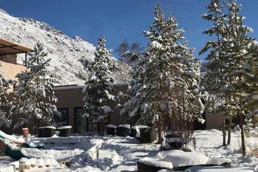 هتل The Corporate  And Resort In Nukht