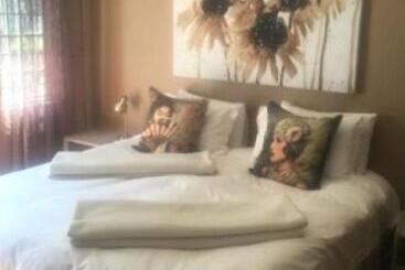 تختخواب و صبحانه 278 On Main