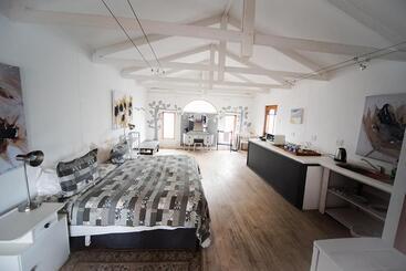 تختخواب و صبحانه 278 On Main