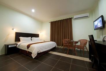 هتل Han Palace  Semporna