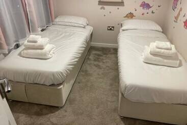 דירת נופש Fantastic, Pet Friendly 3 Bedroom House In Bedford