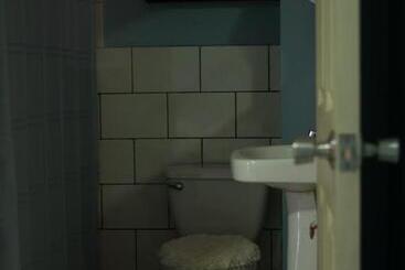 تختخواب و صبحانه Valerie