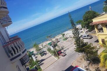 هتل Art Deco Beach