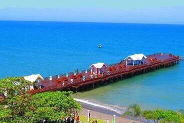 هتل Art Deco Beach