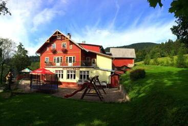 בית מלון כפרי Večernice