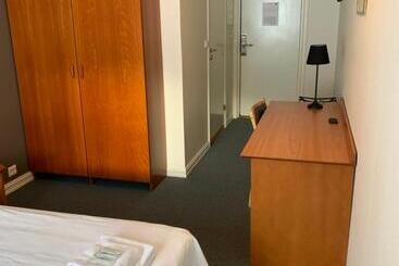 酒店 Narvik Budget Rooms