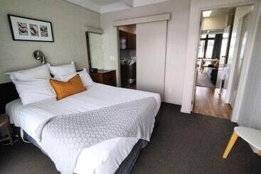 Whispering Sands Beachfront Motel