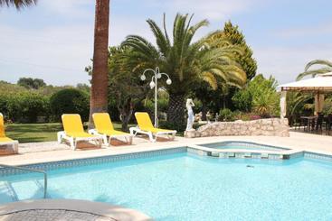 استراحتگاه Quinta Dos Oliveiras