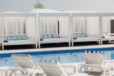 Hotel Sunday Caprice