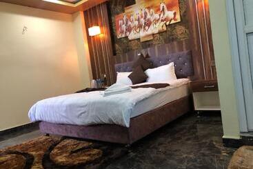 هتل Hot Pot, Dhangadhi