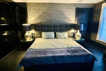 ベッドアンドブレックファースト Chigwell Mansion