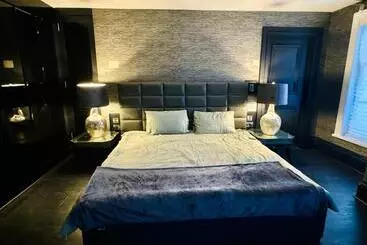 Bed and Breakfast Chigwell Mansion