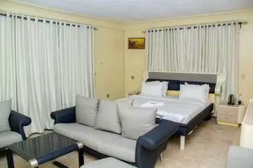 Hotel Flora Suites