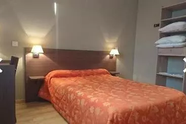 ホテル Logis Hôtels Et Restaurant La Pause Rn7