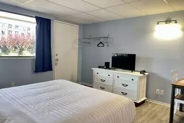 Departure Bay Motel