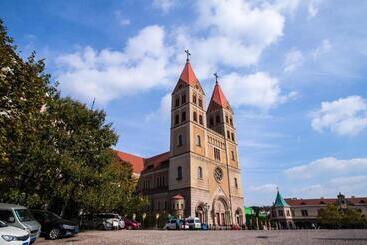 Hanting Hotel Qingdao Wanxiang City