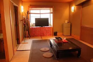 Alberg Okinawa Minshuku Kariyushi