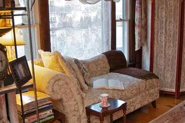 Bondy House Bed & Breakfast