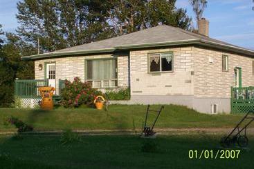 Domaine Joseph Ross Bed And Breakfast