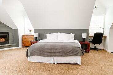 The Inn At The Ninth Hole Bed & Breakfast