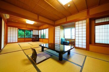 旅館 Beppu Showaen