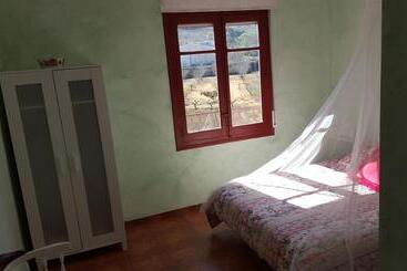 호스텔 Hostal A La Sombra Del Laurel