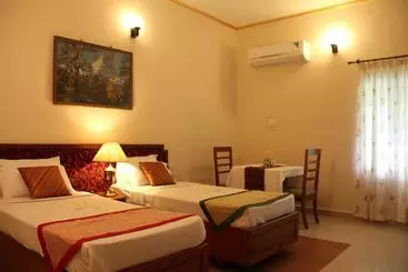 Hotel Issacs The Resort