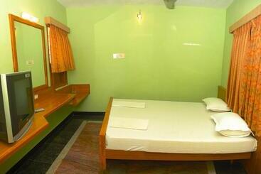 Hotelli Vinodhara Guesthouse