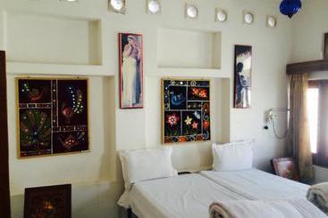 Hotel White House A Family Homestay