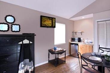 فندق Blanco Riverside Cottages