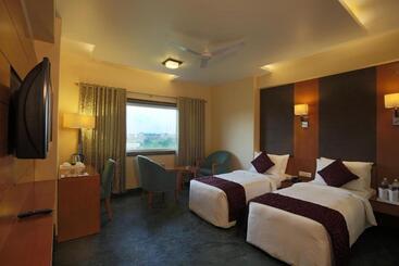 호텔 Brijwasi Lands Inn