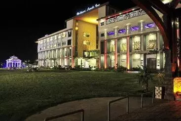 Hotel Brijwasi Lands Inn