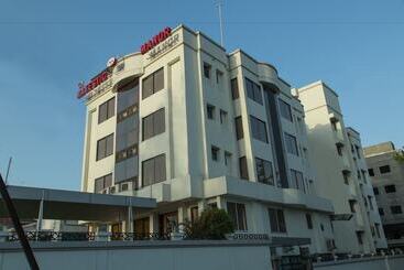 هتل The Majestic Manor