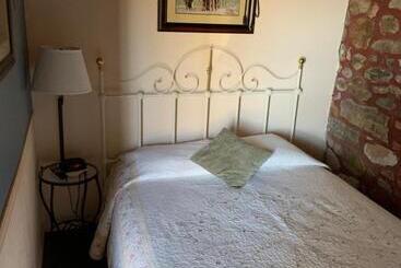 Sugarloaf Mountain Motel