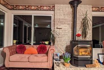 민박 A Bed Of Roses