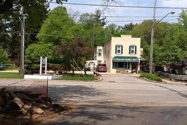 Emerald Necklace Inn Bed And Breakfast