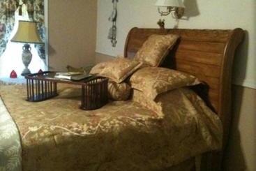 Emerald Necklace Inn Bed And Breakfast