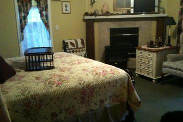 Emerald Necklace Inn Bed And Breakfast