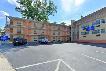 Мотель Media Inn & Suites