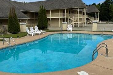 모텔 Riverwood Inn