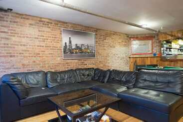 Wrigley Hostel   Chicago