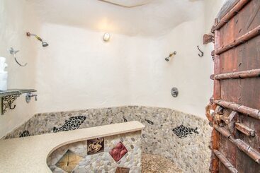 هتل Adventure Suites