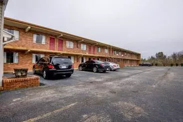 호텔 Deluxe Inn