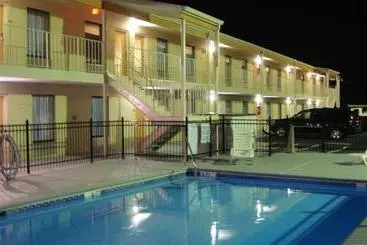 モーテル Magnolia Inn Laurens