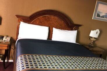 فندق على الطريق Villa West Inn