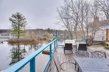 コテージ Classic Waterfront Home On Lake Maspenock W/ Grill