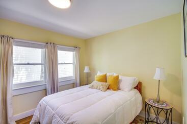 Long Beach Cottage, Walk To Beach & Downtown!