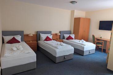 پانسیون Room In Guest Room 2 Room Apartment With Its Own Kitchen And Bathroom