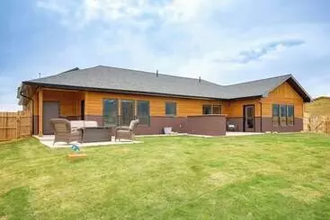 コテージ Red Lodge Home W/ Outdoor Kitchen & Fire Table!
